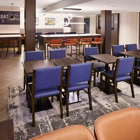 Hampton Inn Newark Airport 